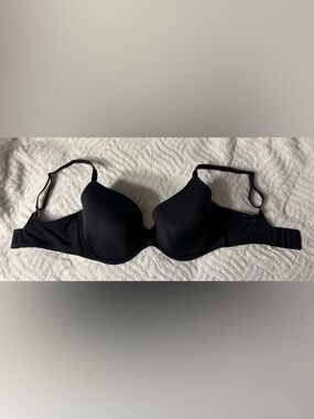 Victoria Secret Black Lightly Lined T-Shirt Bra